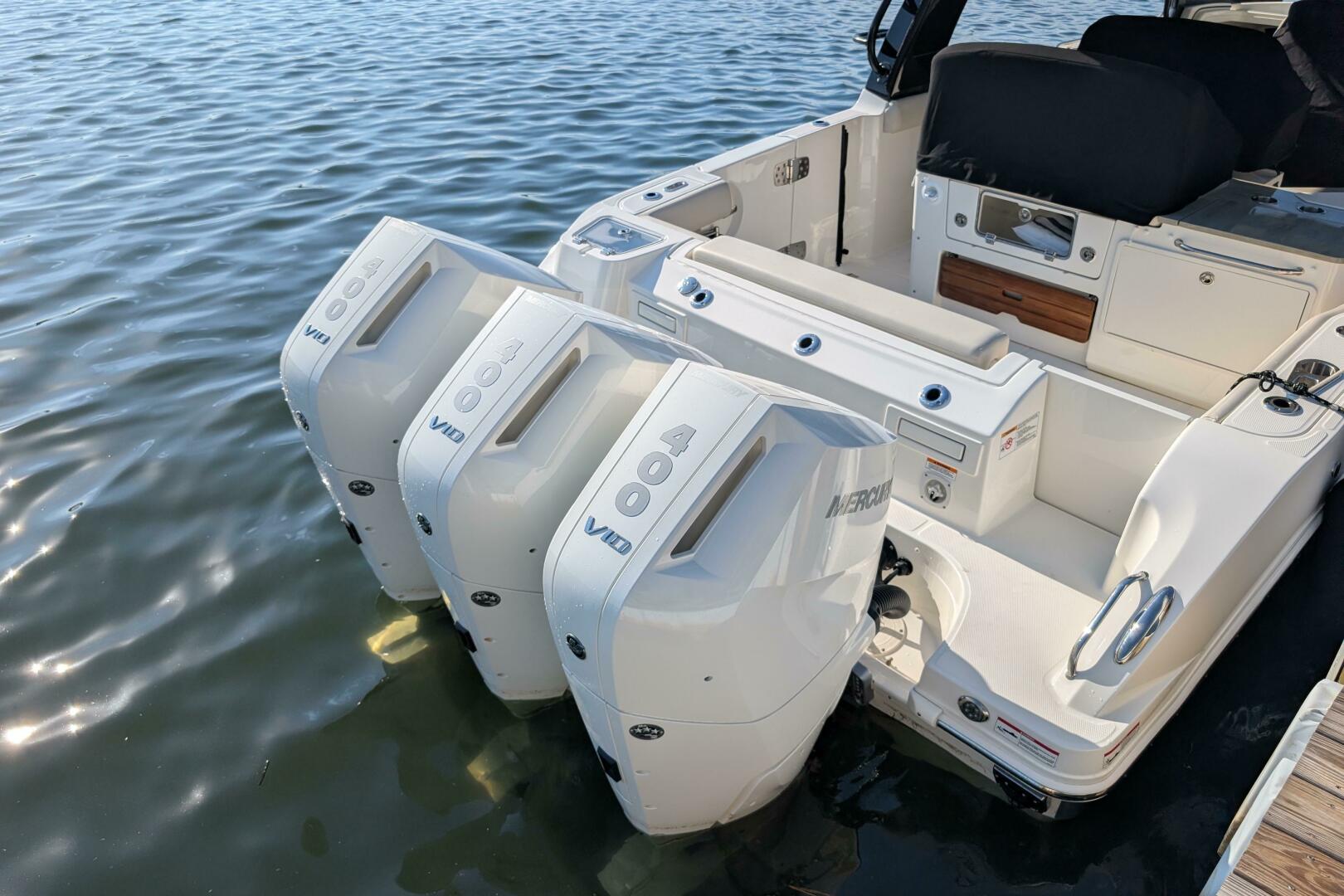 2024 Boston Whaler 350 Realm - Image 28