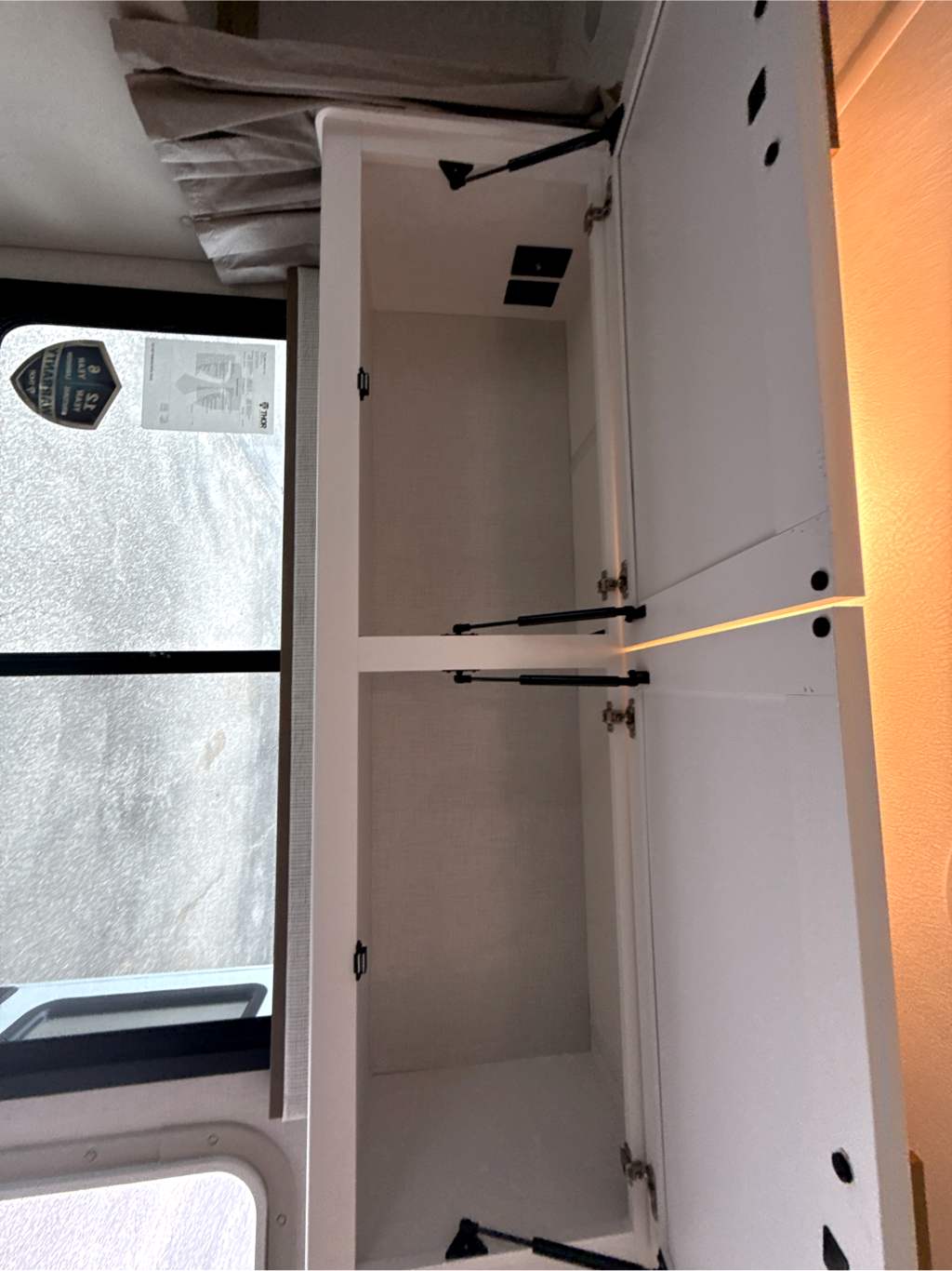 2027 THOR MOTOR COACH MAGNITUDE GA28 - Image 17