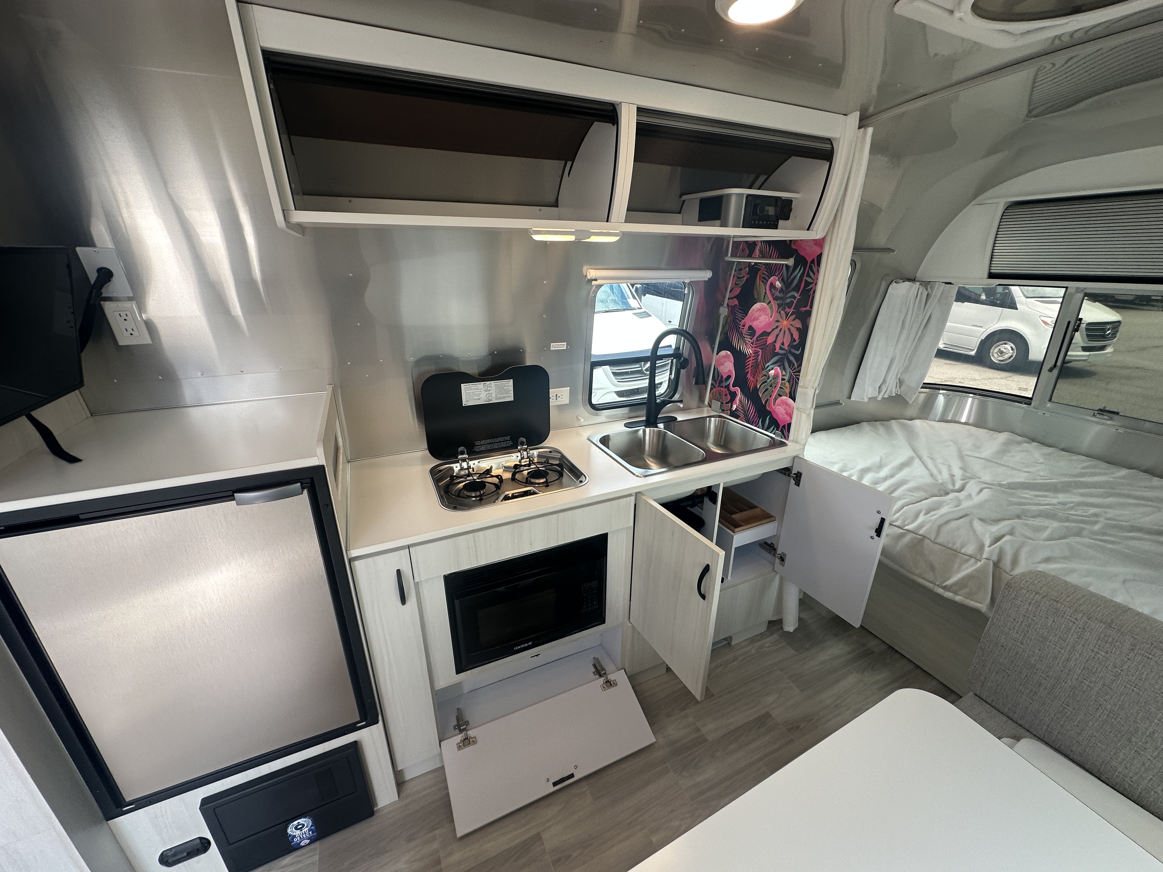 2024 Airstream Bambi 22FB - Image 15