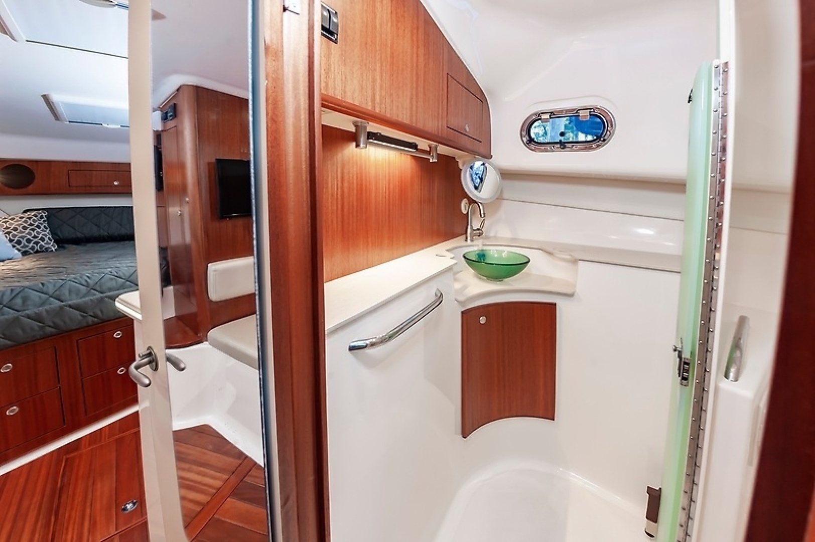 2015 PURSUIT 385 OS Base - Image 41