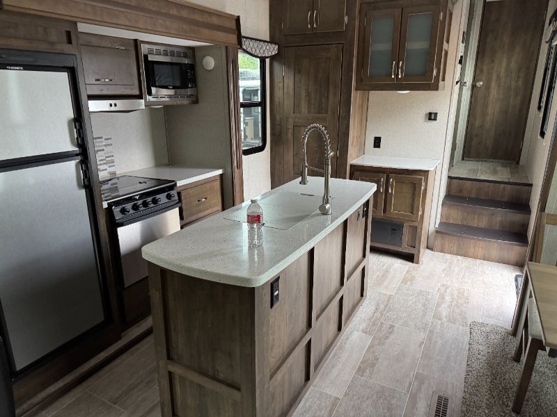 2020 Dutchmen Astoria 3003RLF - Image 11