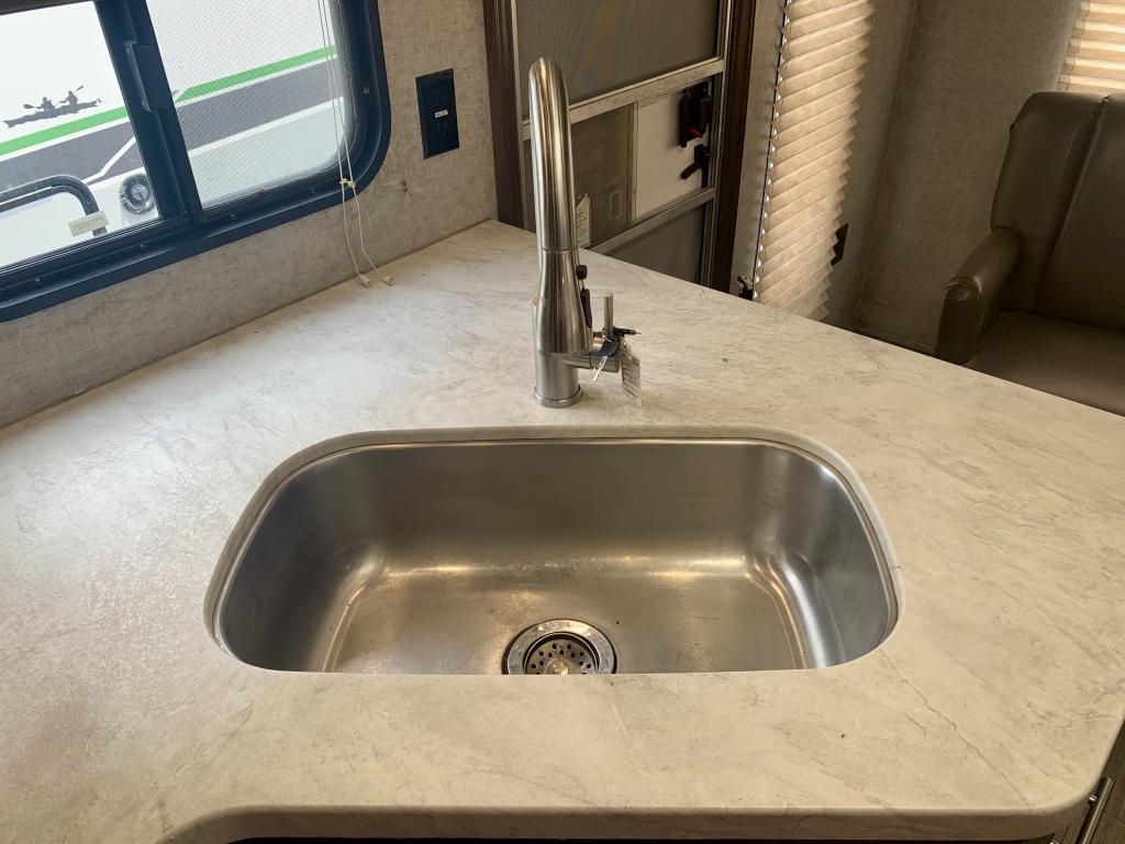 2019 FOREST RIVER 26RL - Image 8