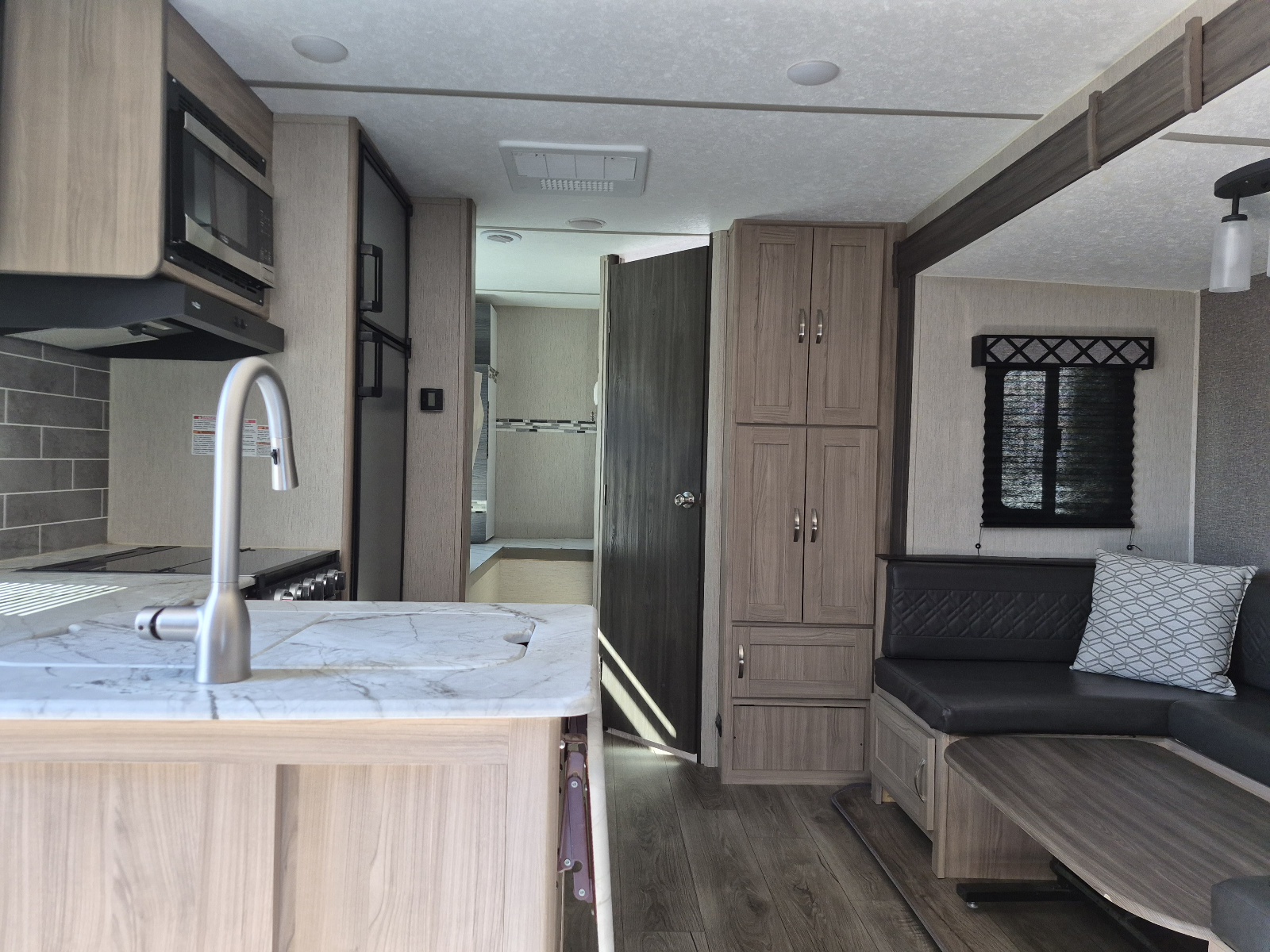 2021 Coachmen Freedom Express Ultra Lite 238BHS - Image 5