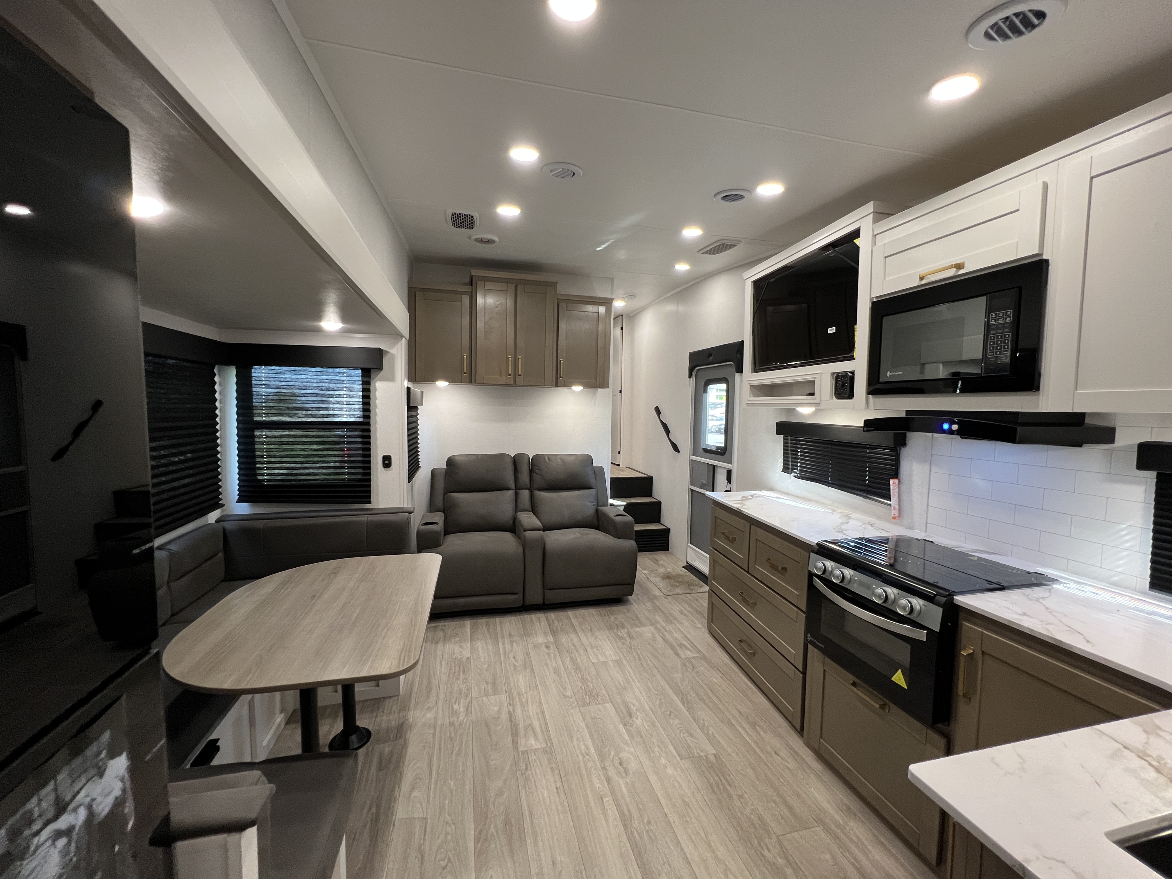 2027 Jayco Eagle SLE 28BHU - Image 4
