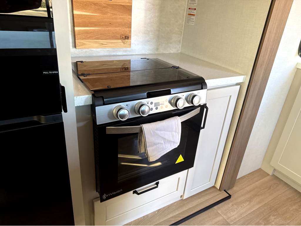 2027 VENTURE RV SPORTTREK 282VIK - Image 14