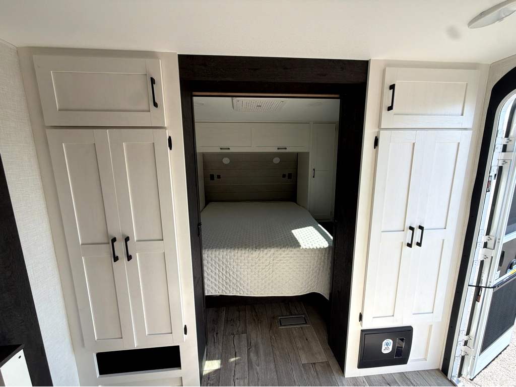 2026 VENTURE RV SIENNA 281VQB - Image 31