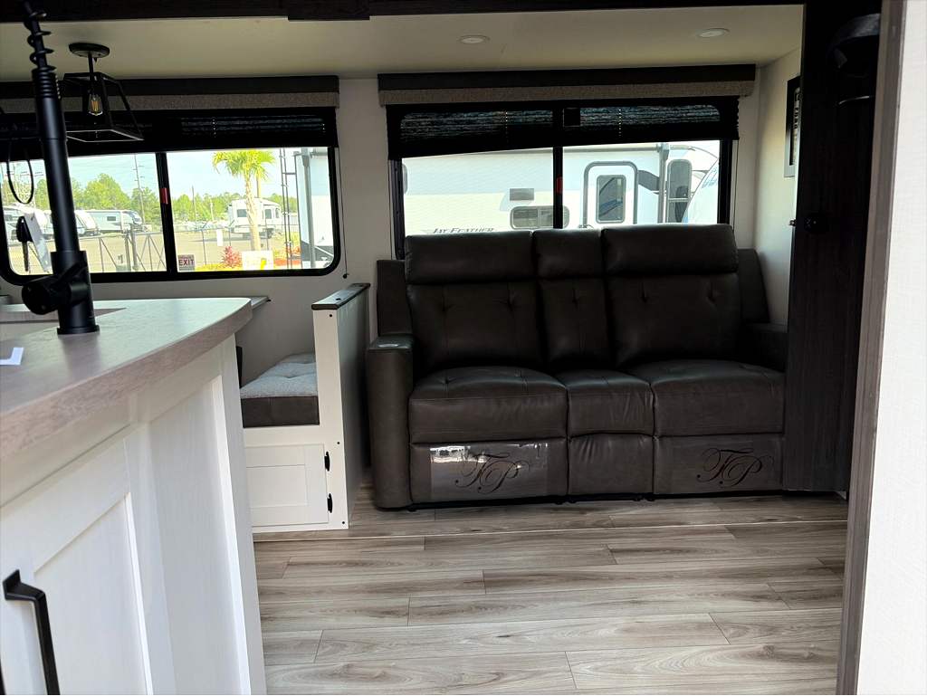 2027 VENTURE RV SIENNA 251VRB - Image 6