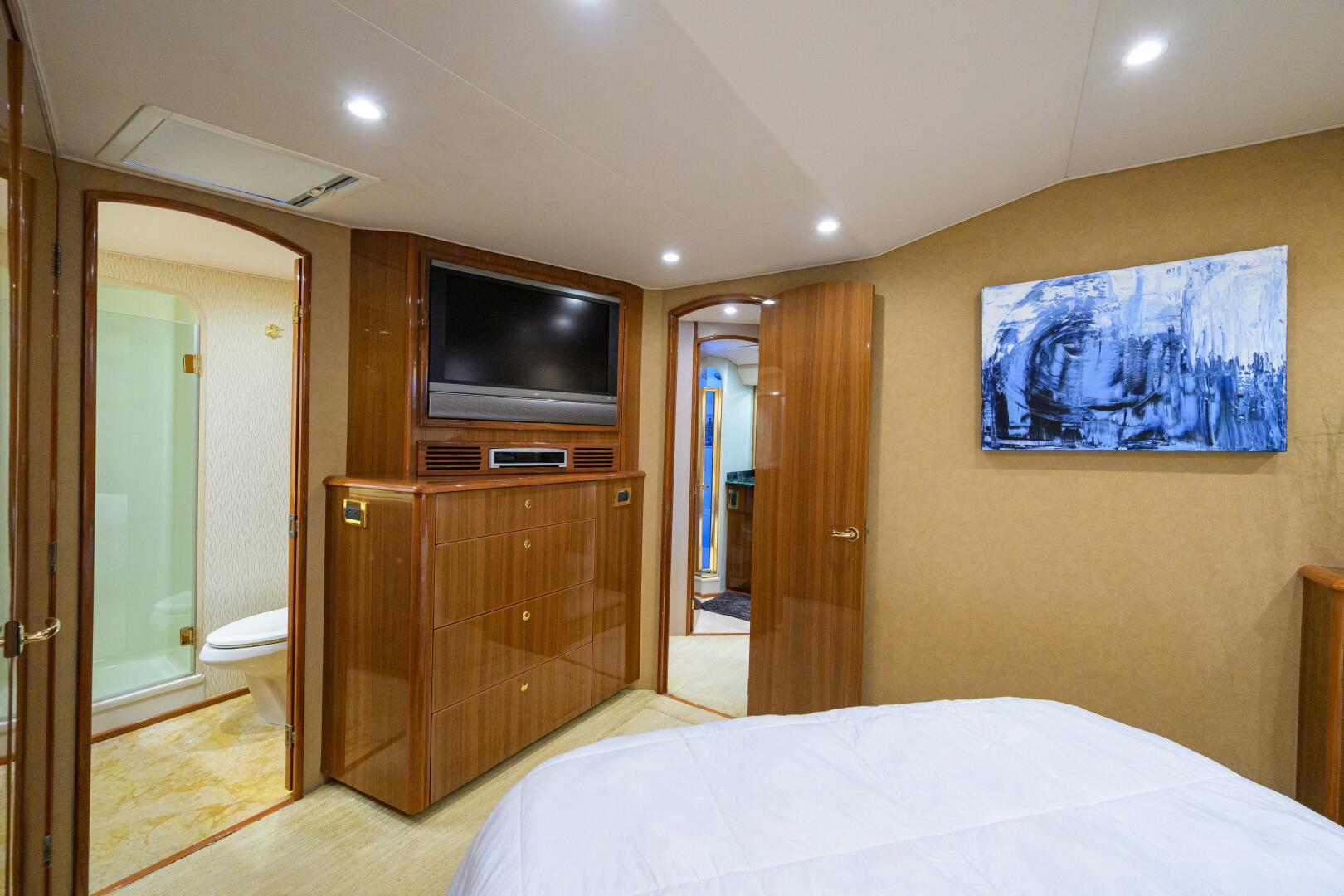 2007 Viking 64 Convertible - Image 24
