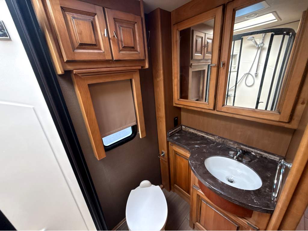 2018 TIFFIN ALLEGRO RED 33AA - Image 29