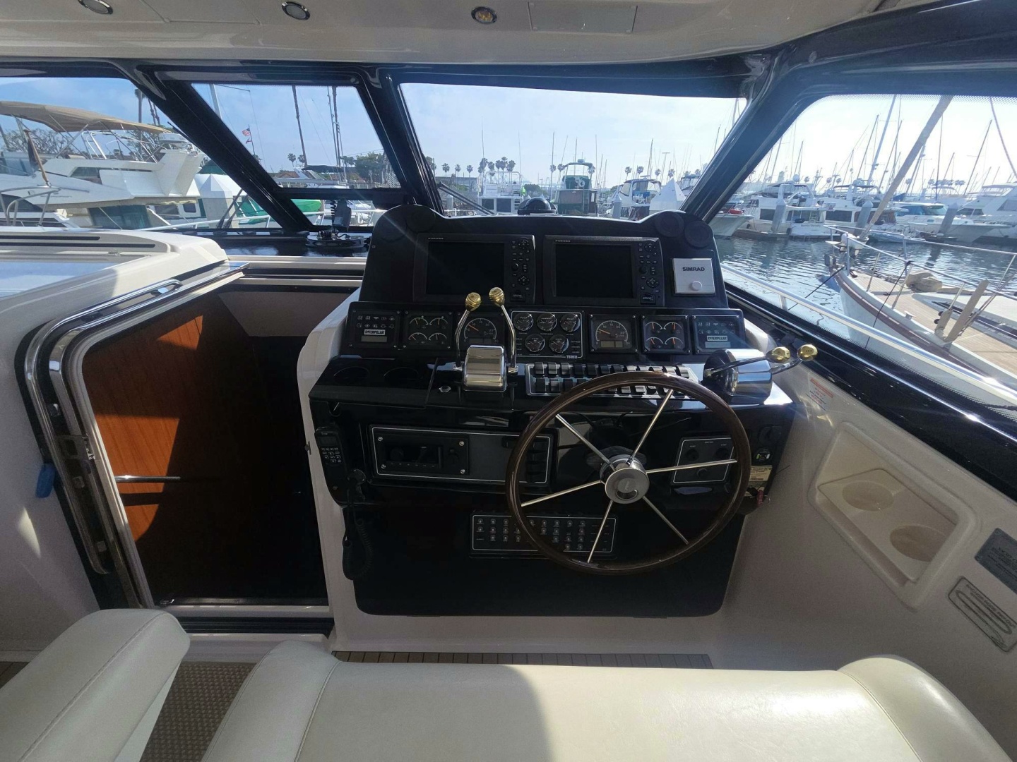 2001 TIARA - Image 16