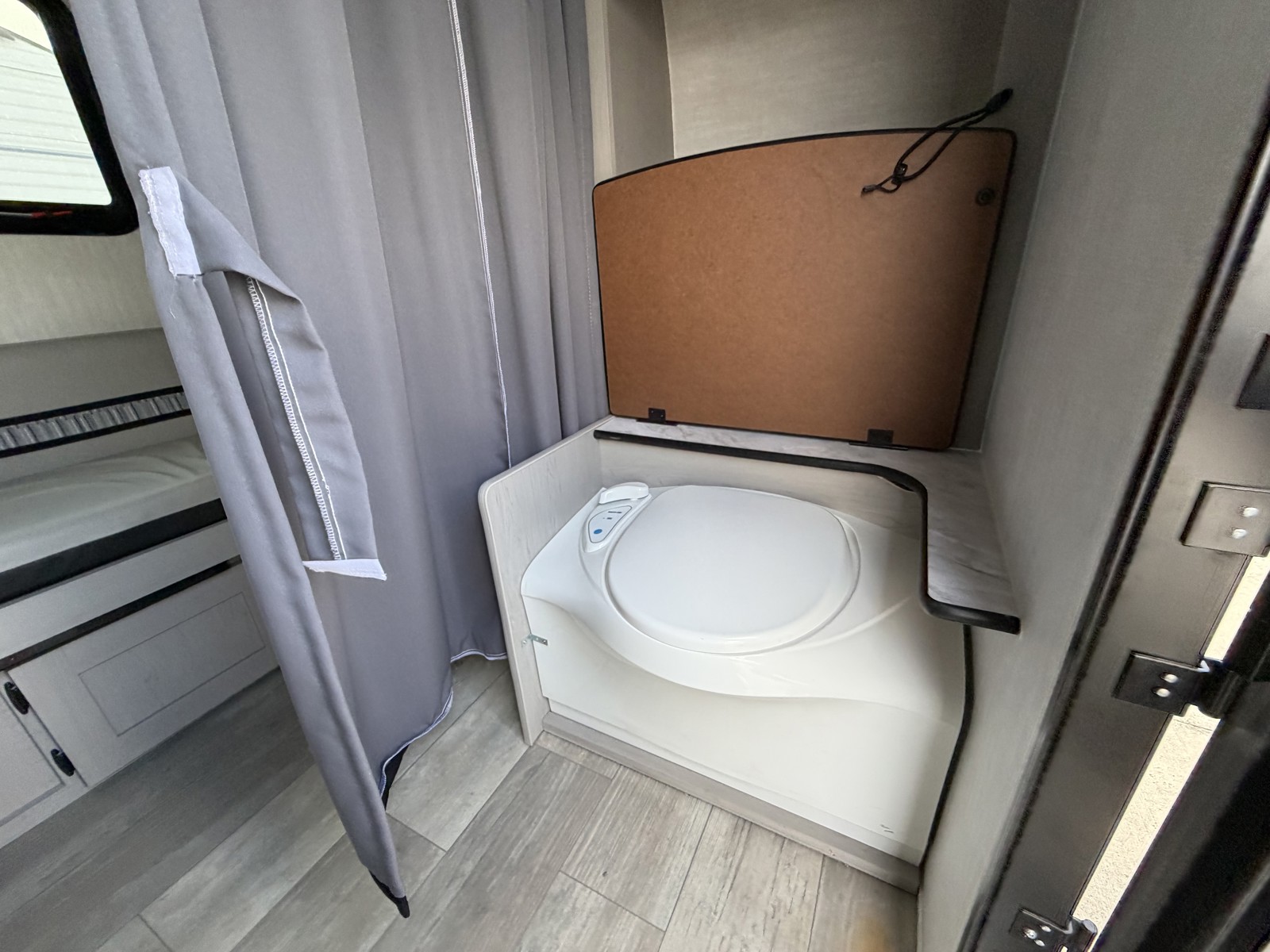 2025 COACHMEN VIKING 12000ROK - Image 17