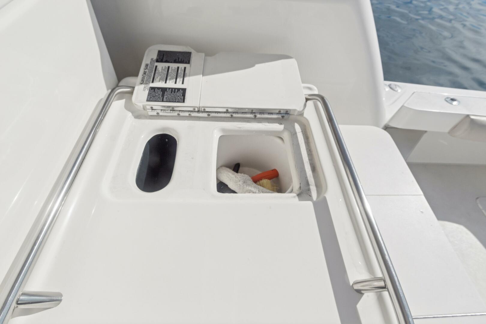 2000 Sea Ray 370 Express Cruiser - Image 56