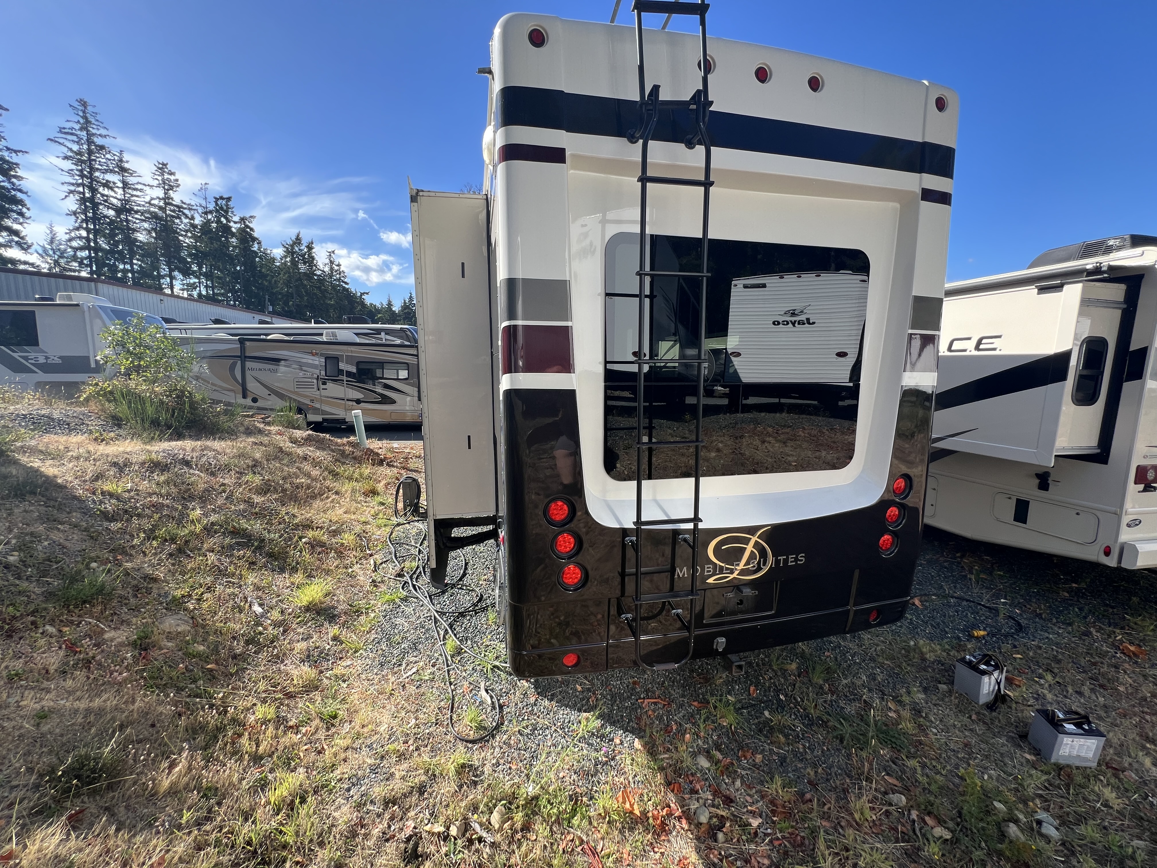 2017 DRV Mobile Suites 36RSSB3 - Image 6