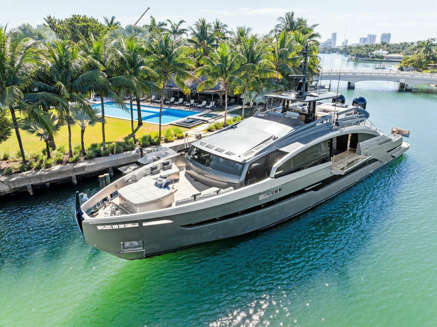 2023 Pershing GTX Motoryacht - Image 3
