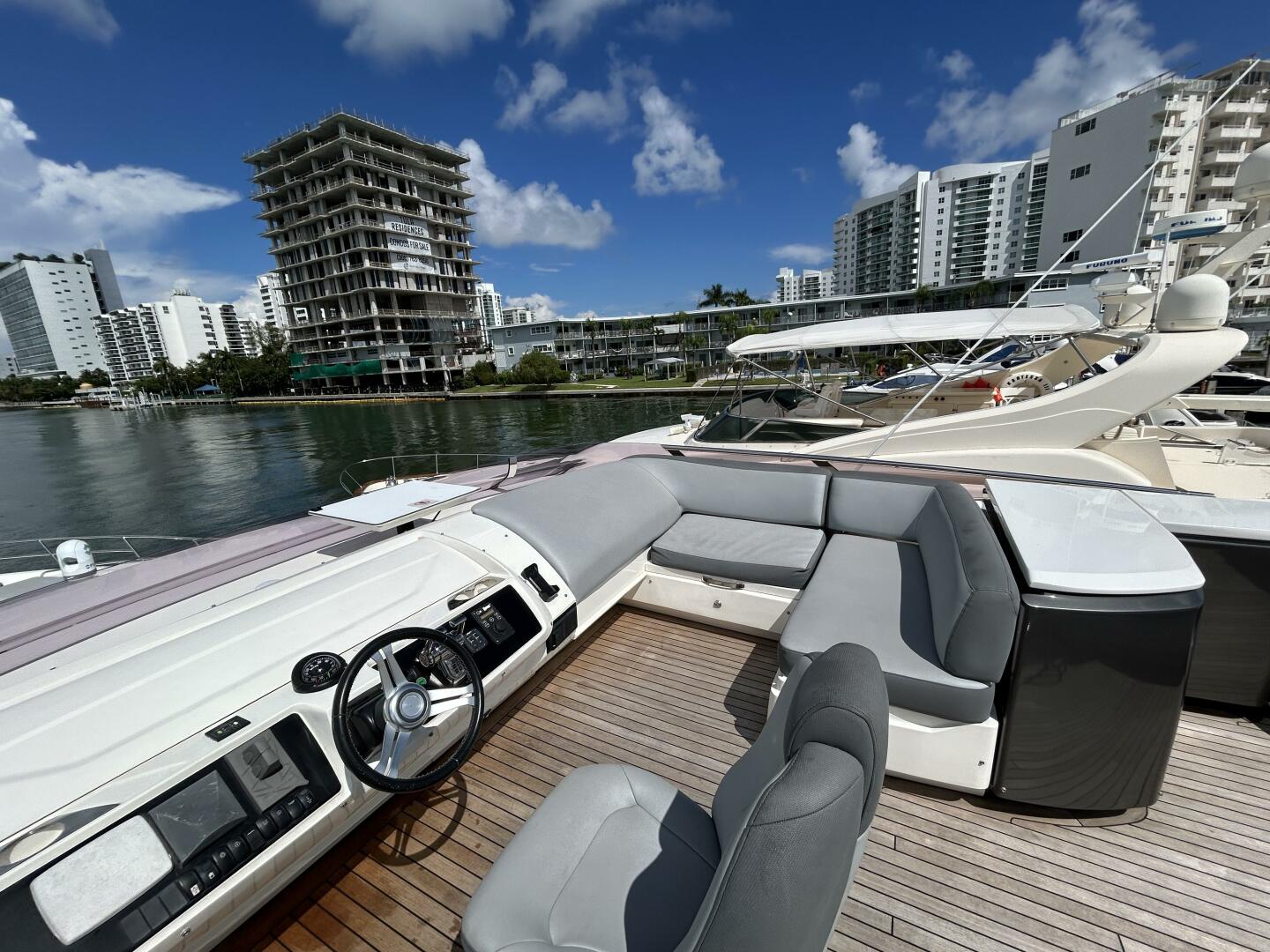2014 Princess S72 - Image 34