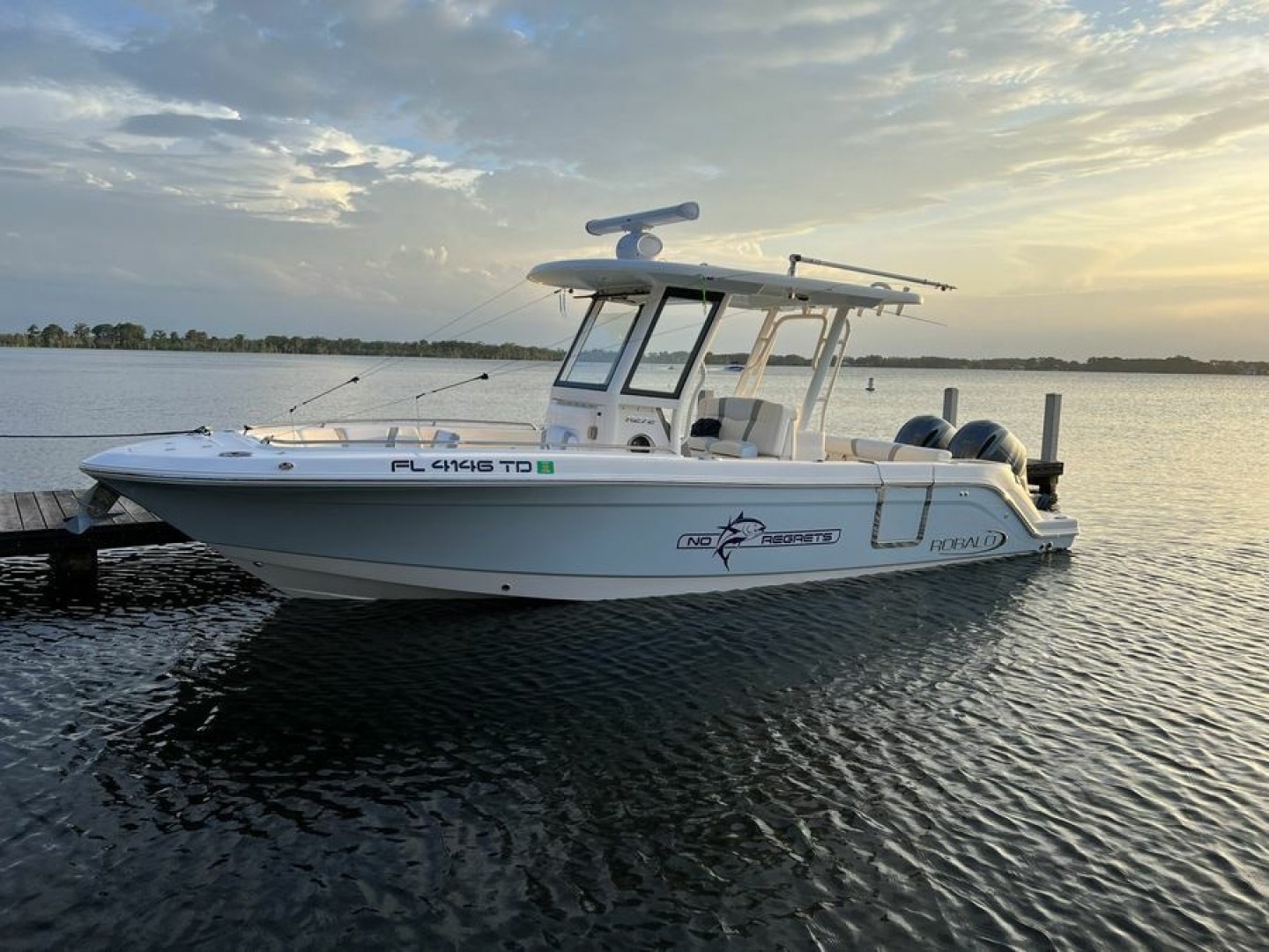 2022 Robalo R272 - Image 1