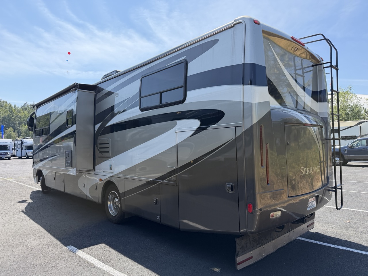 2010 Thor Motor Coach Serrano 31V - Image 3
