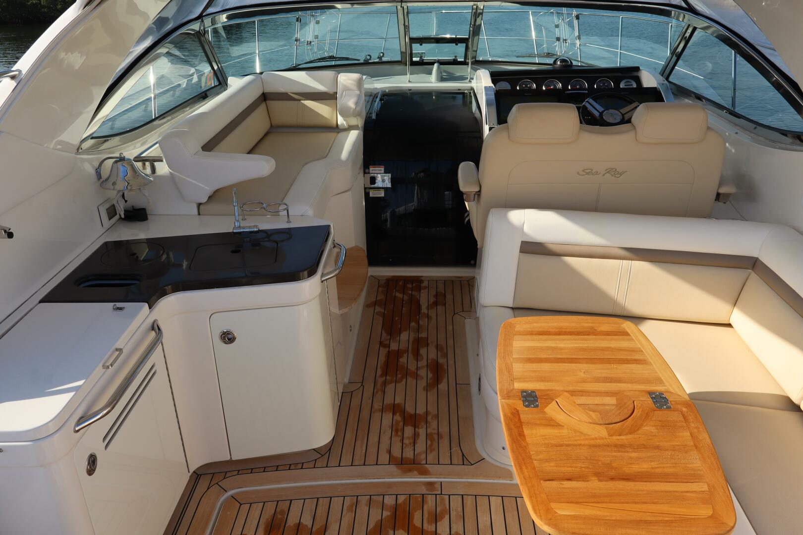 2015 Sea Ray 410 Sundancer - Image 38