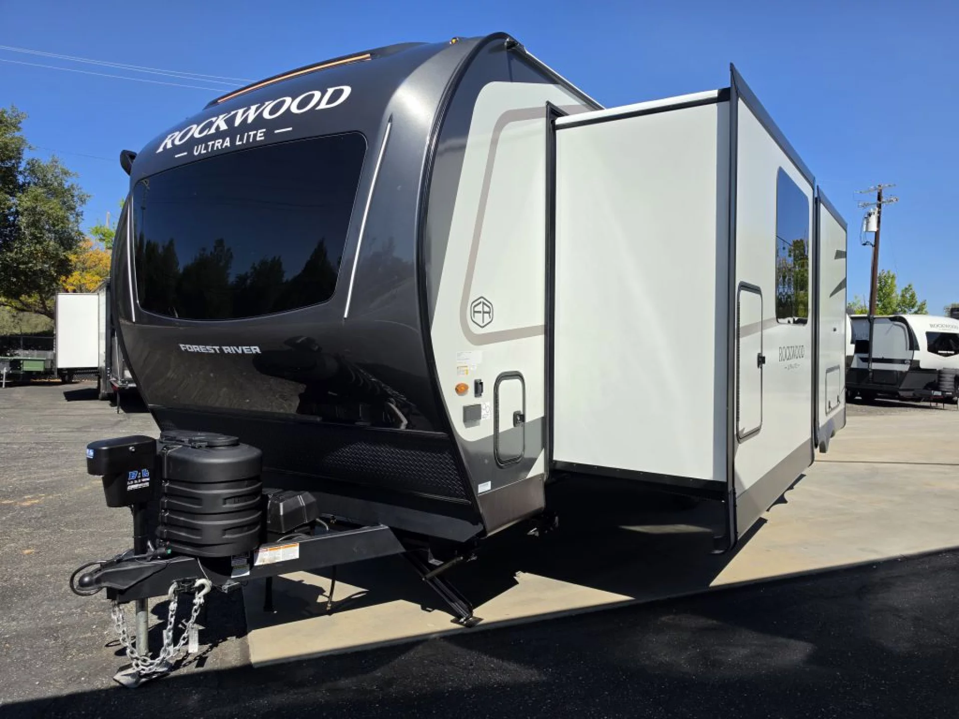 2027 FOREST RIVER ROCKWOOD ULTRA LITE 2623MBR - Image 5