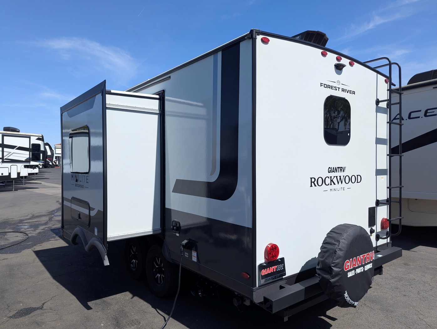 2026 Forest River Rockwood Mini Lite 2108RB - Image 4