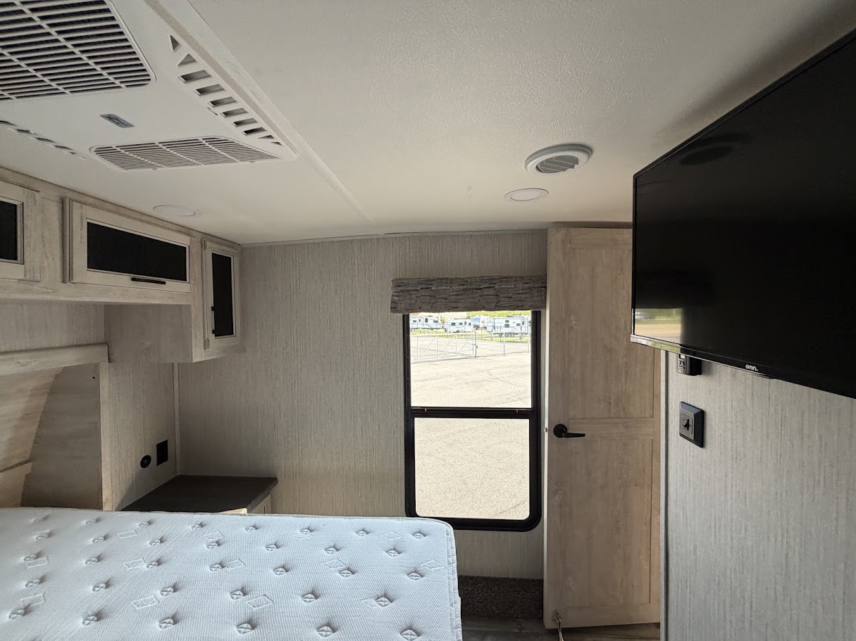 2022 FOREST RIVER SANDPIPER 330BH - Image 38