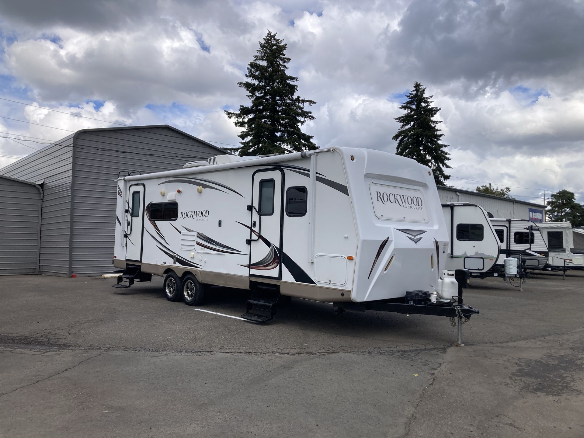 2015 Forest River Rockwood Ultra Lite 2604WS - Image 2