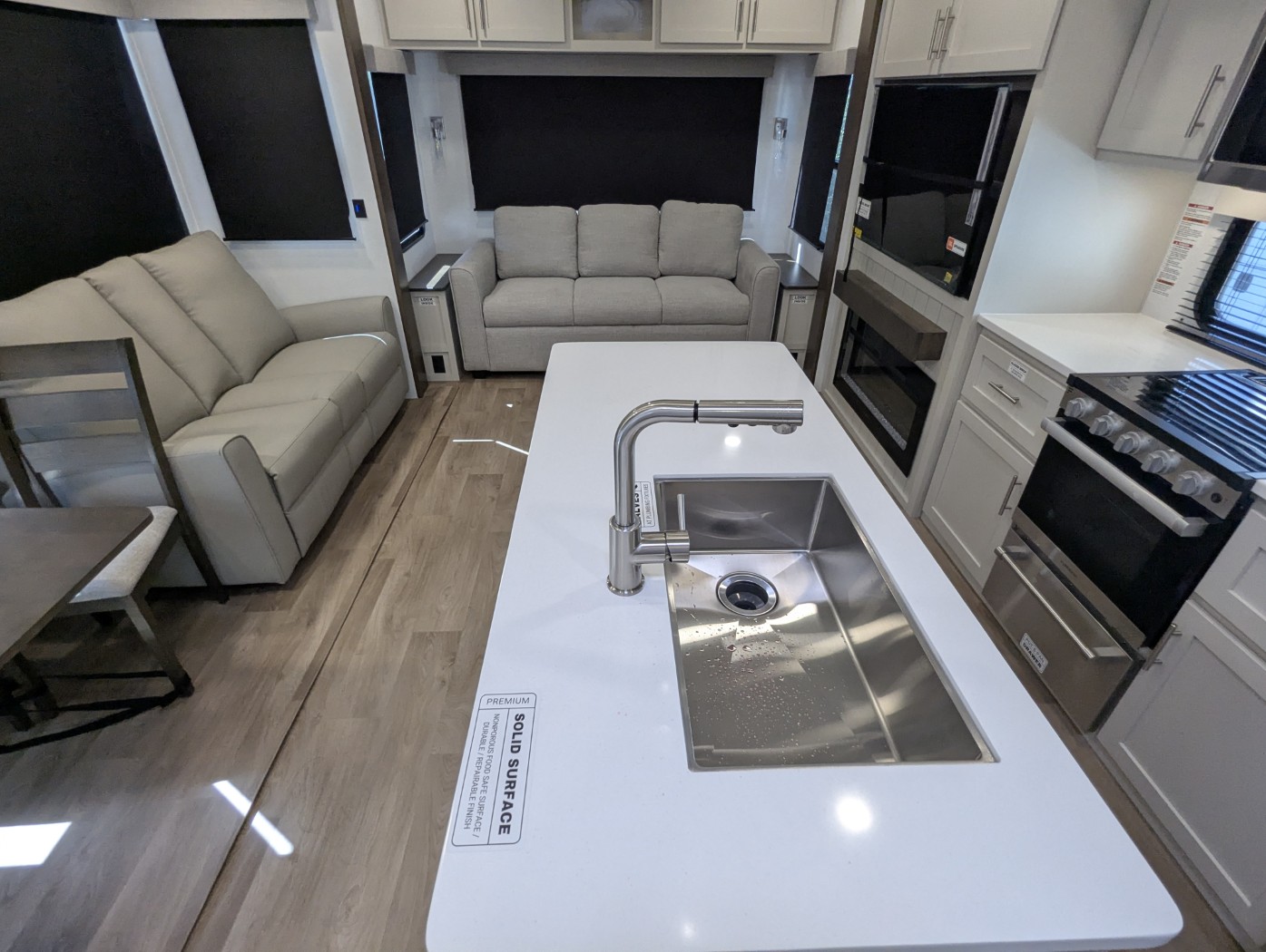2027 Alliance RV Avenue 32RLS - Image 20