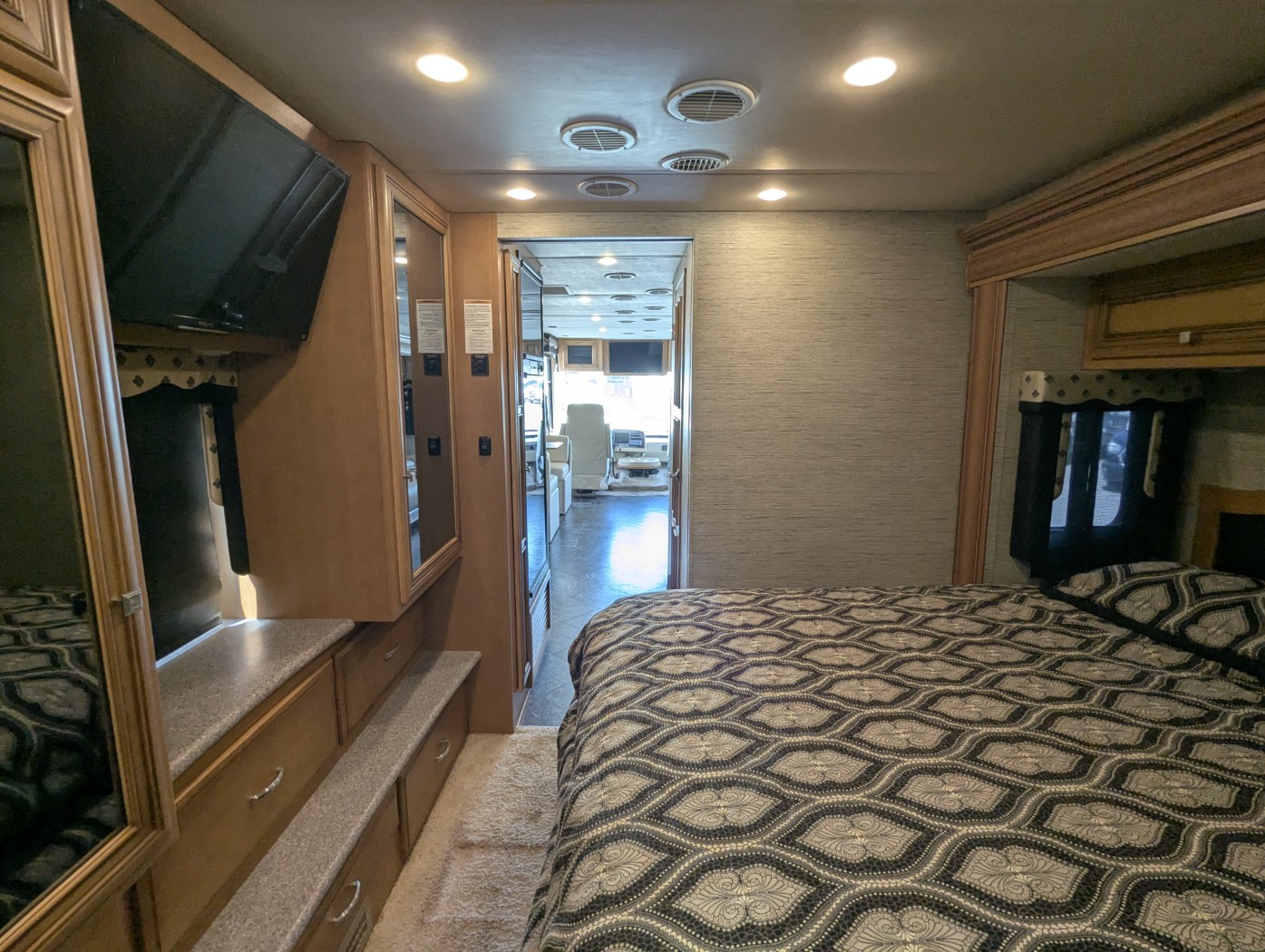 2016 Newmar Bay Star 3403 - Image 39