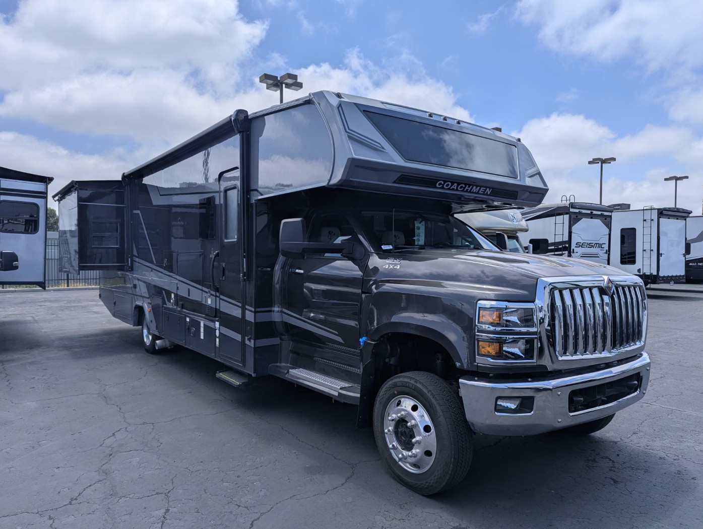 2026 Coachmen Entourage 340BH - Image 1