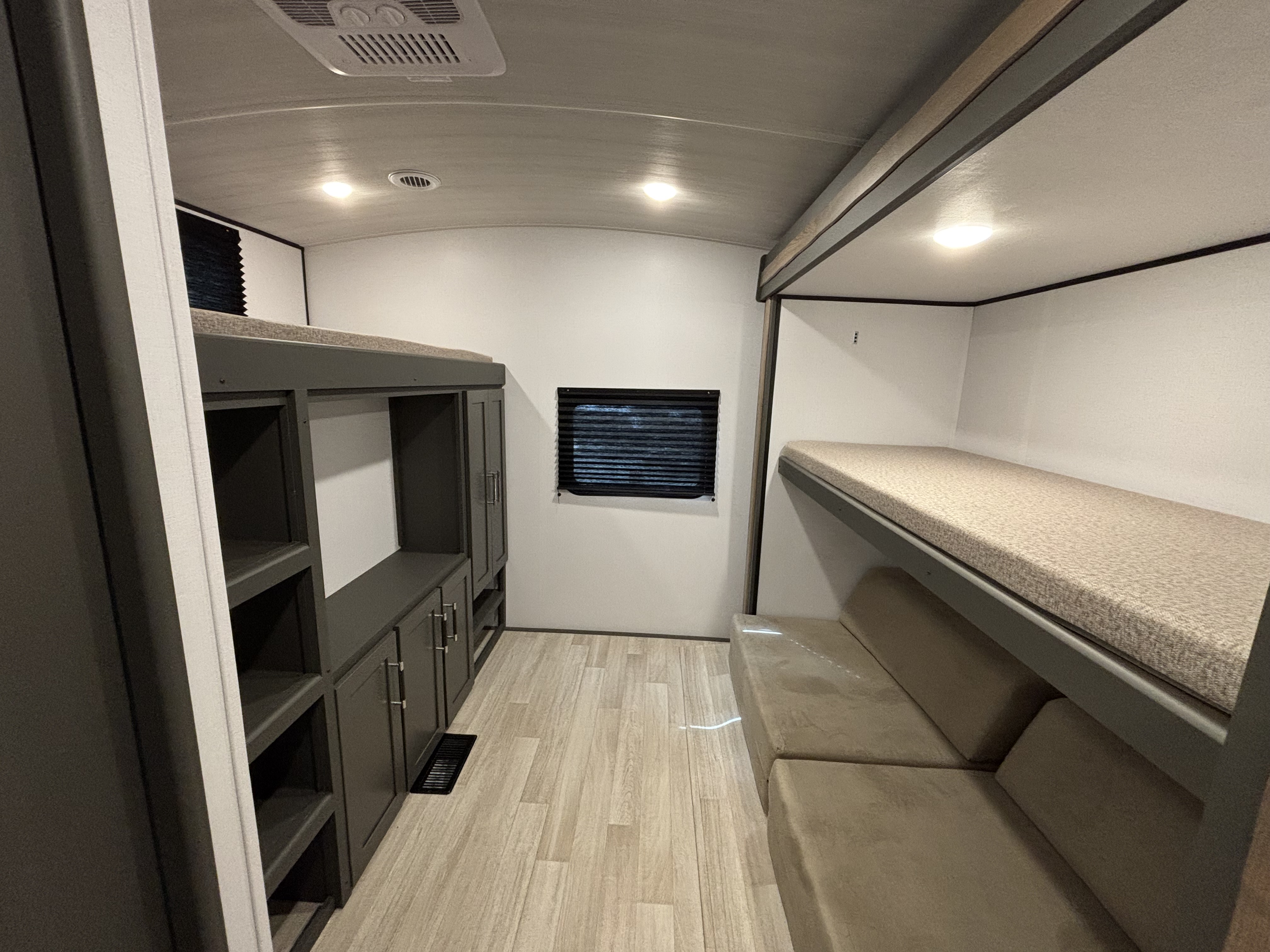 2026 Keystone Bullet Premium 330BKQ - Image 18