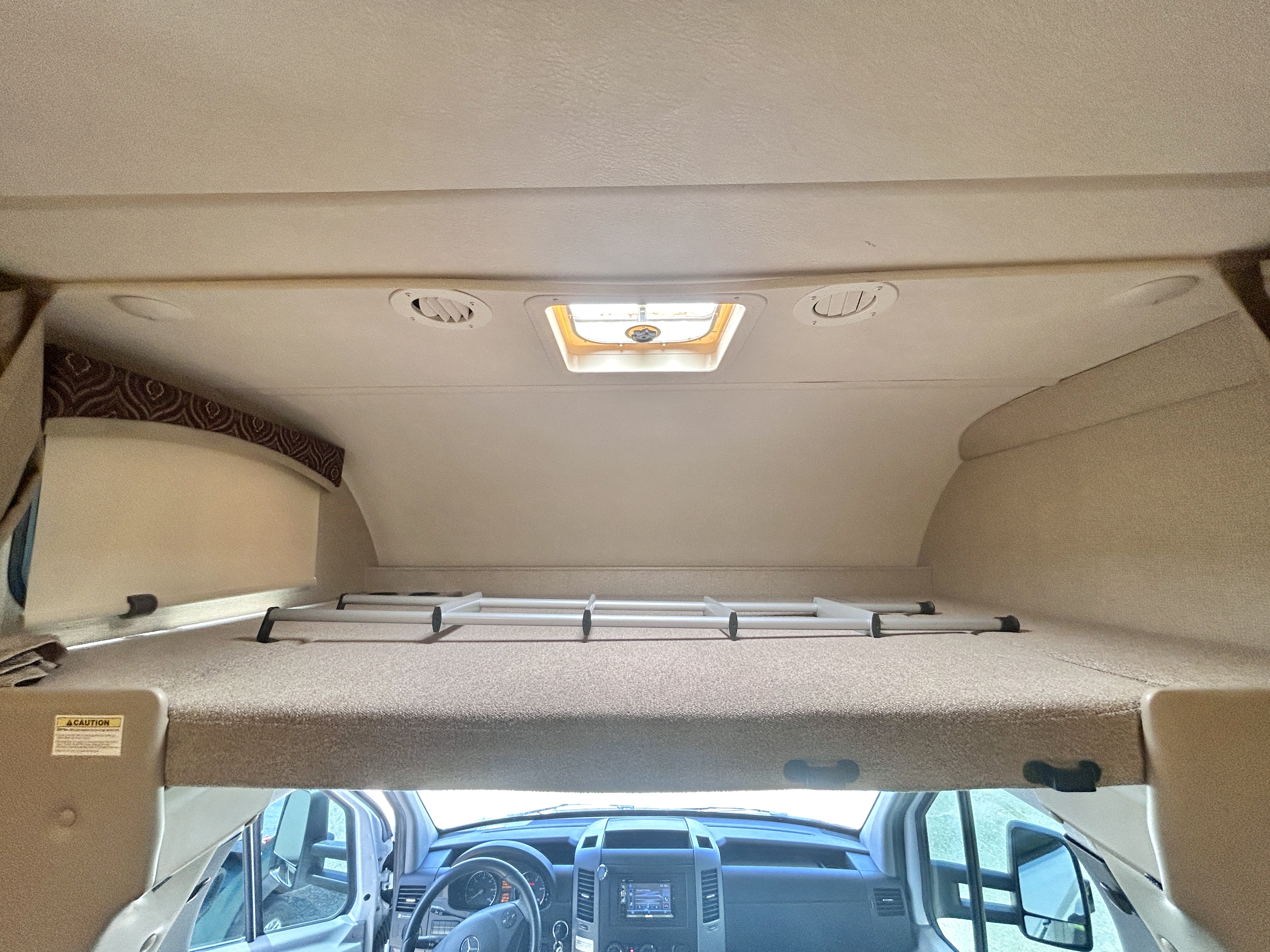 2018 Thor Motor Coach Chateau Sprinter 24WS - Image 15