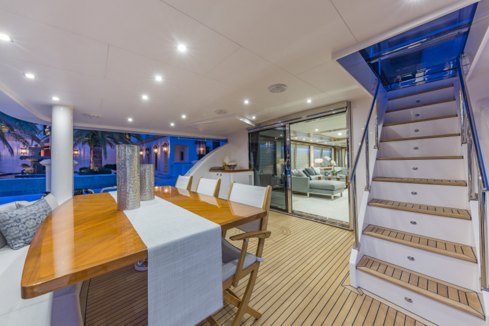 2018 Hargrave Raised Pilothouse - Image 13