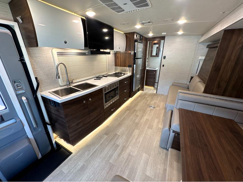 2023 WINNEBAGO VIEW 24D - Image 12