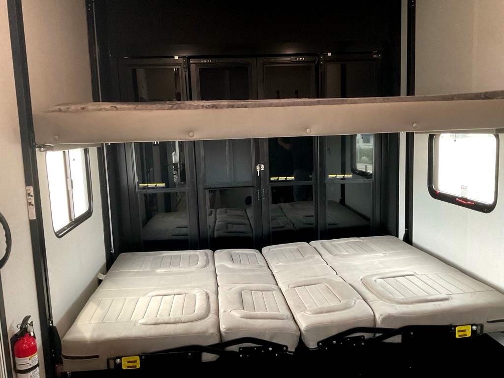 2026 JAYCO SEISMIC 395 - Image 37