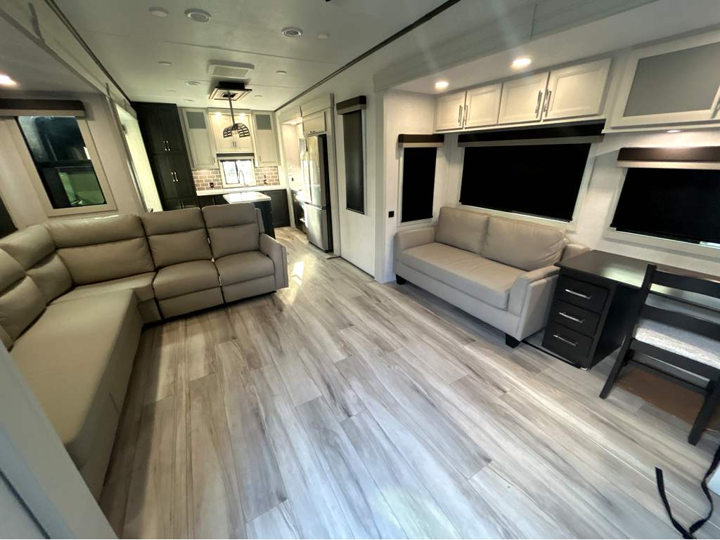 2026 Keystone AVALANCHE 366LS - Image 6