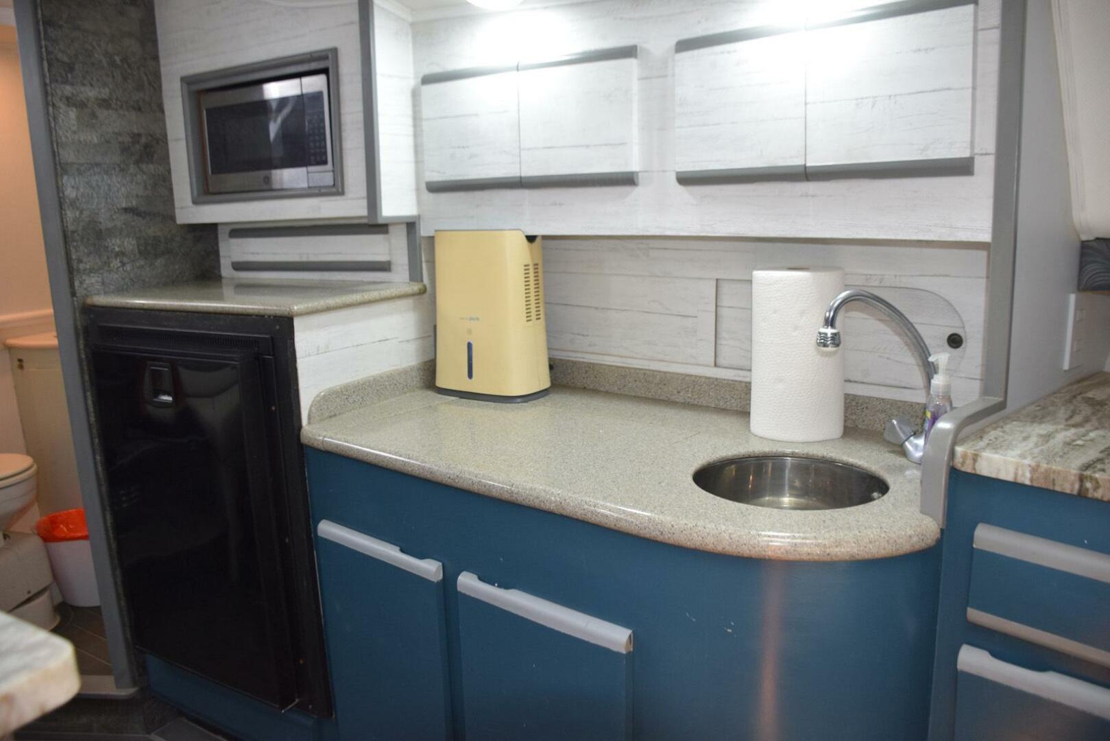 1995 Blackfin Combi 33 - Image 25