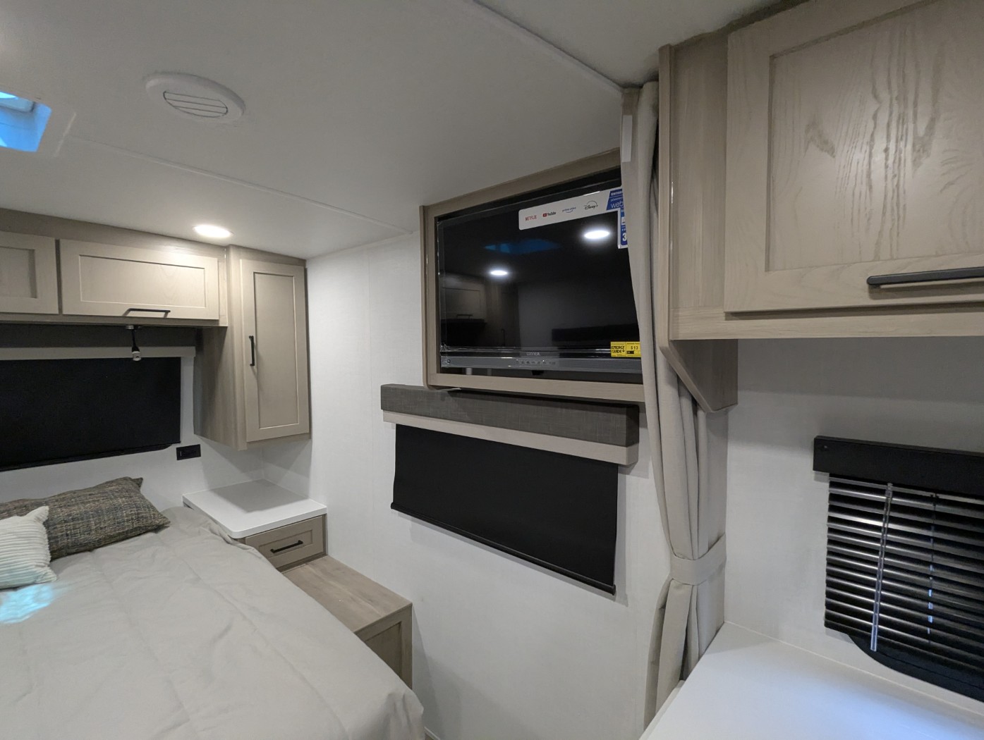 2026 Forest River Rockwood Mini Lite 2109S - Image 12