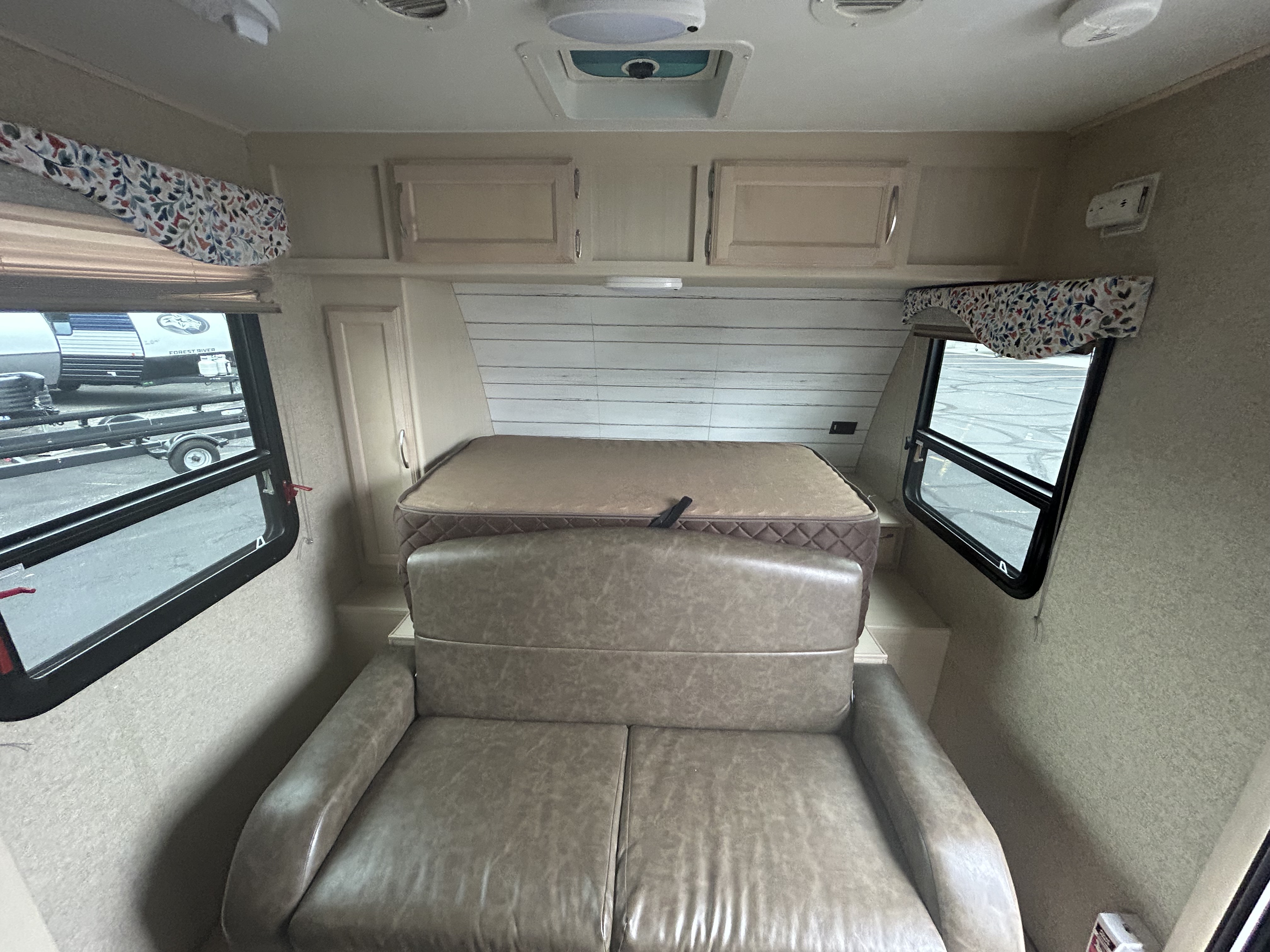 2017 Winnebago Micro Minnie 2106DS - Image 11