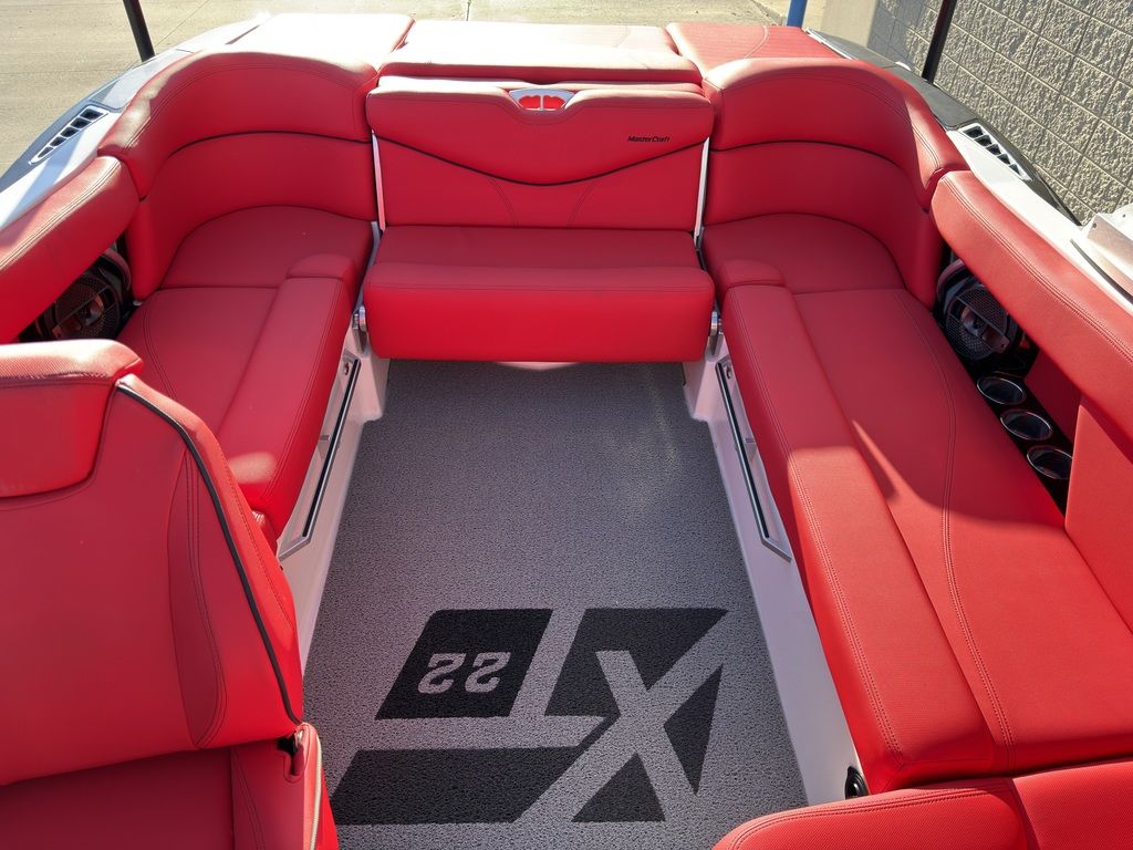 2019 MasterCraft XT22 - Image 48