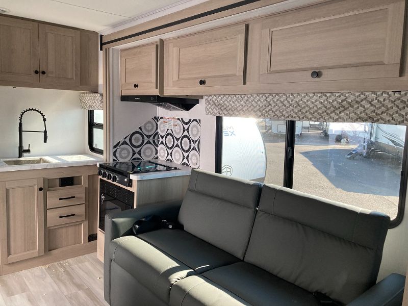 2026 Forest River Sunseeker LE 3250SLEF - Image 10