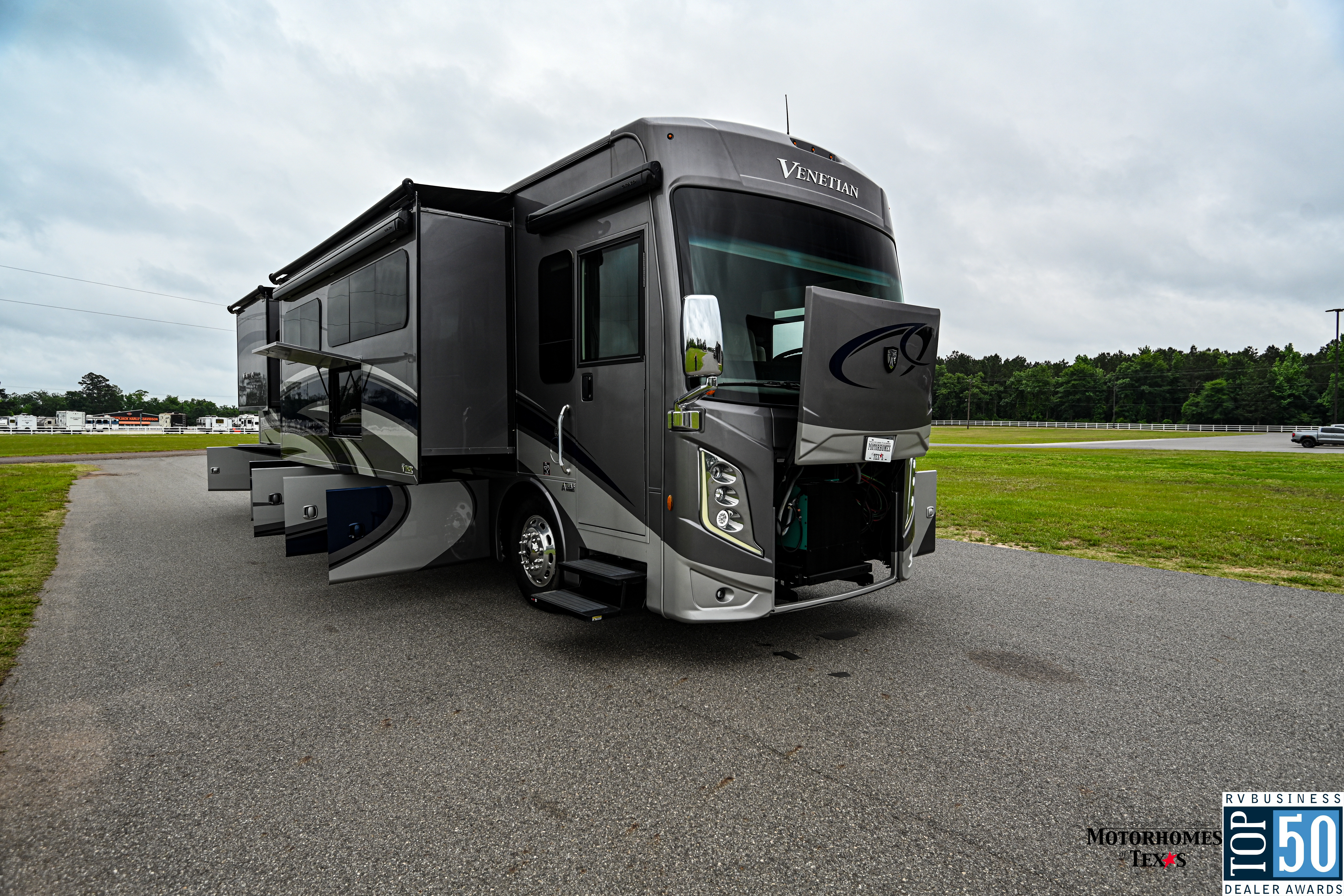 2022 Thor Motor Coach Venetian F42 - exterior 34