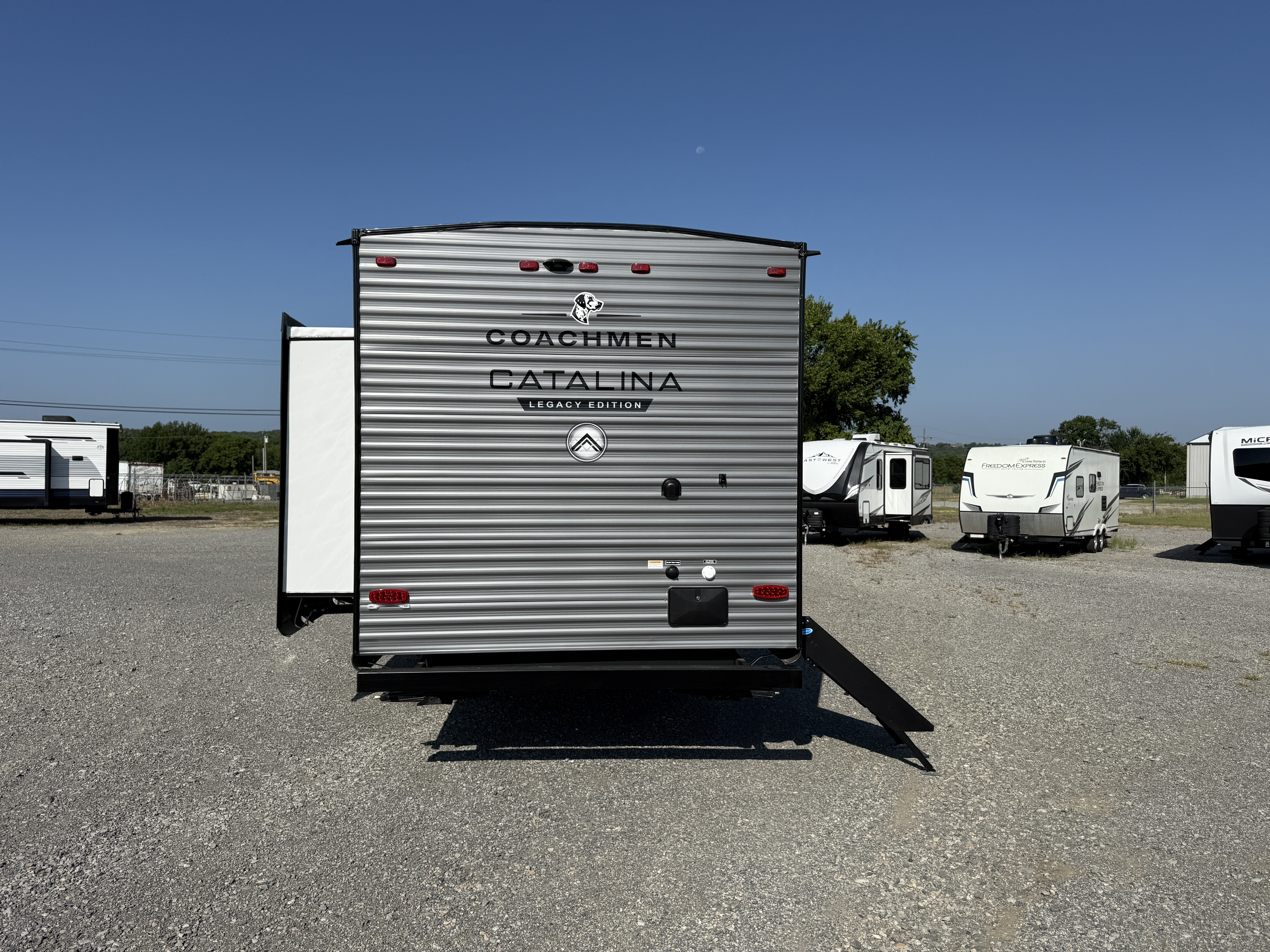 2027 Coachmen Catalina Legacy Edition 333DBDSCK - Image 6