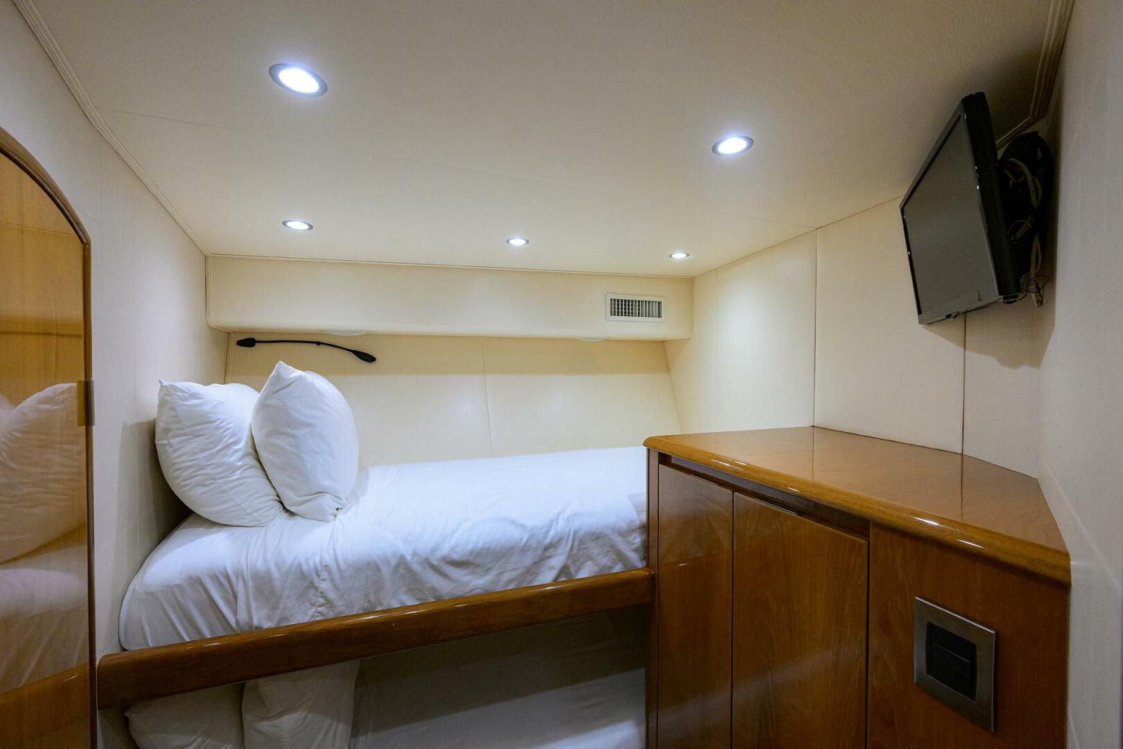 2014 Viking 76 Enclosed Bridge - Image 33