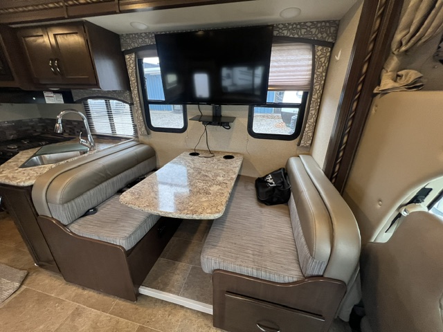 2017 Thor Motor Coach Chateau 28Z - Image 16