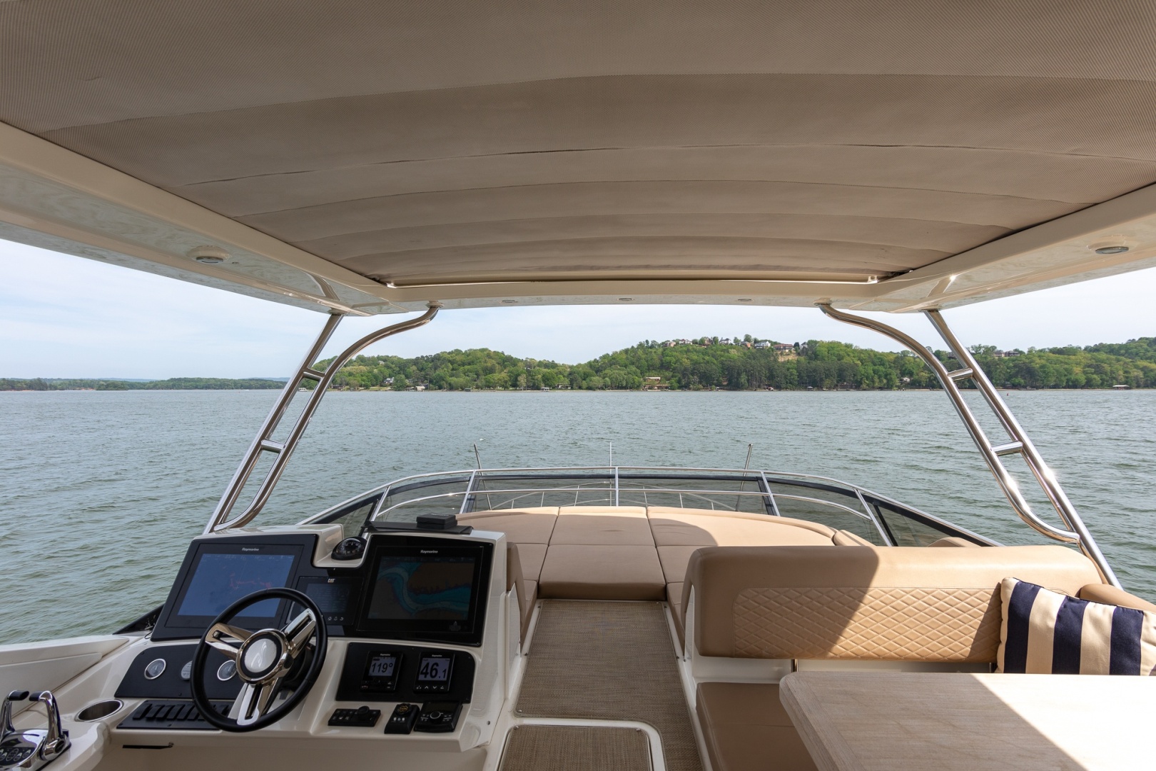 2018 Sea Ray L650 FLY - Image 39