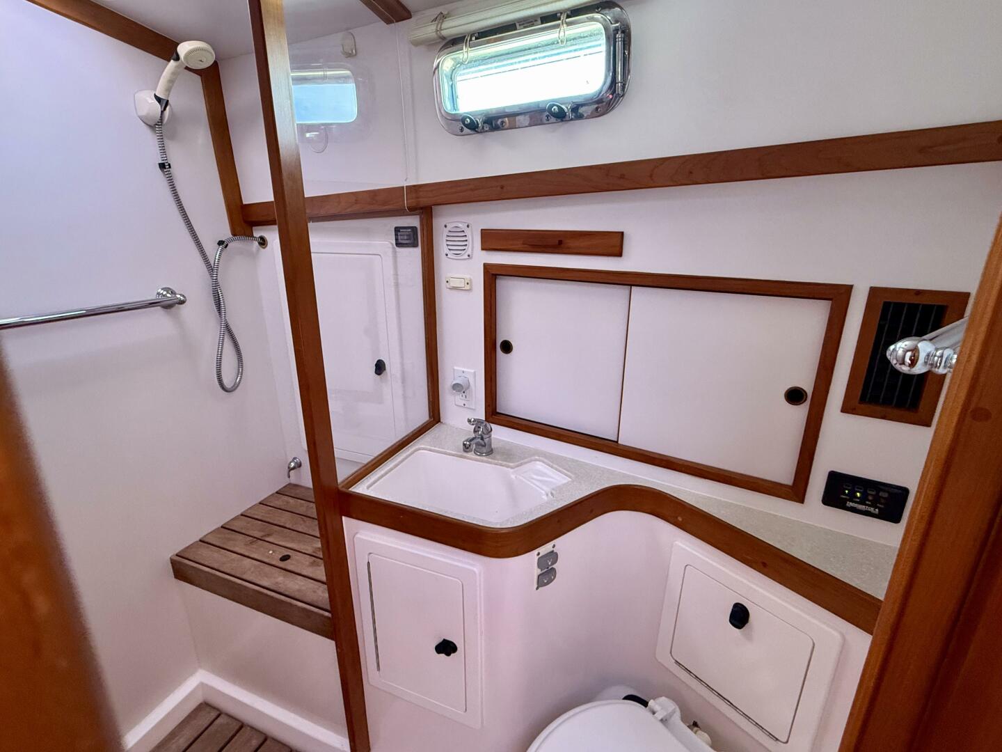 2006 Sabre 42 Sedan - Image 31