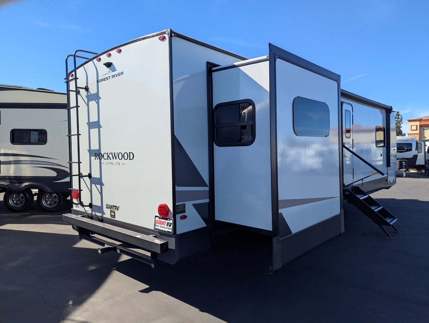 2026 Forest River Rockwood Ultra Lite 2908SRL - Image 5