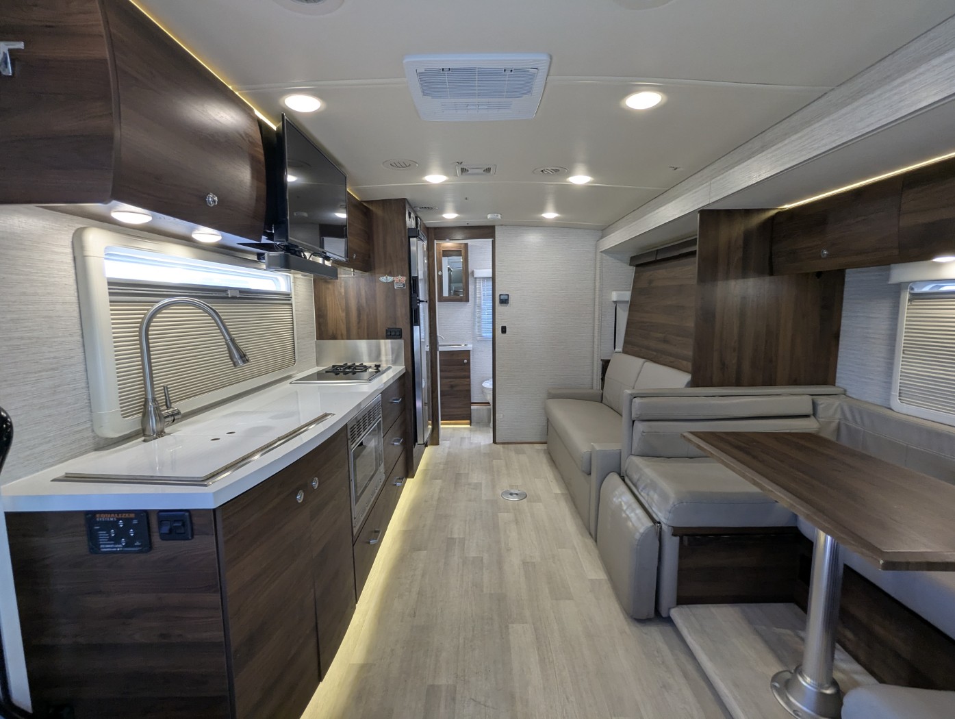 2022 Winnebago View 24D - Image 12