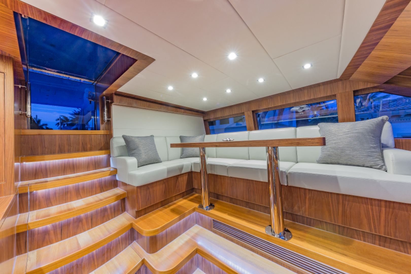2018 Hargrave Raised Pilothouse - Image 57