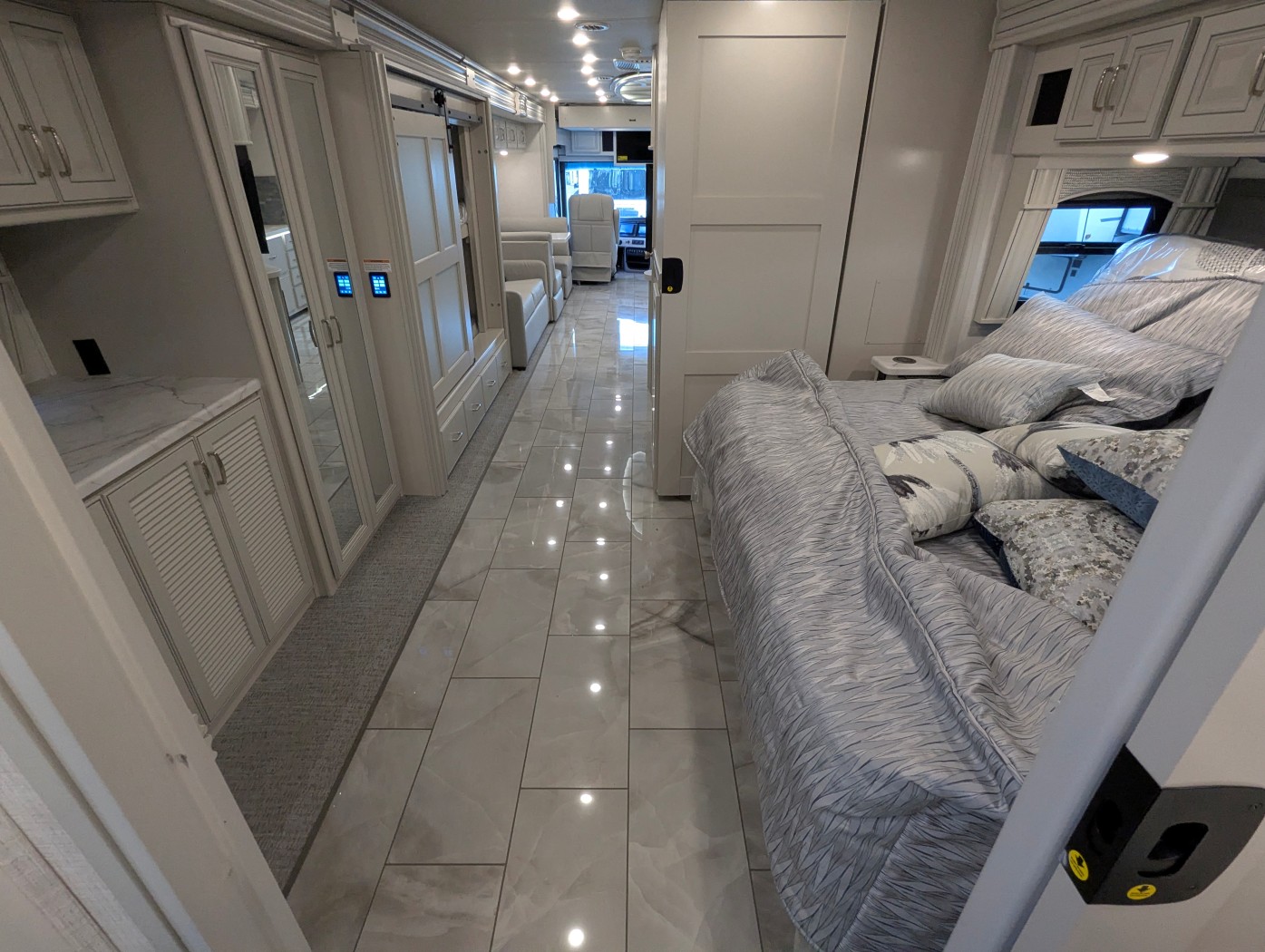 2026 Fleetwood Discovery 38N - Image 39